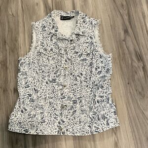 Blue & White Floral Fringe Vest – Country Chic / 90s Boho / Jean Jacket